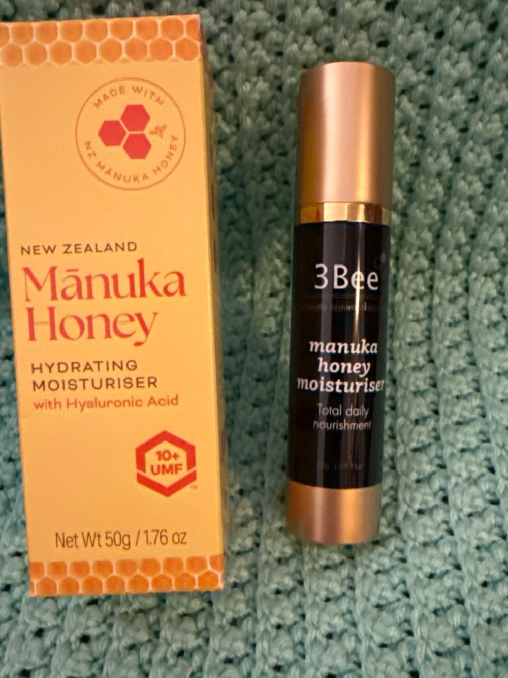 Manuka Honey Hydrating Moisturiser — Gold and Black